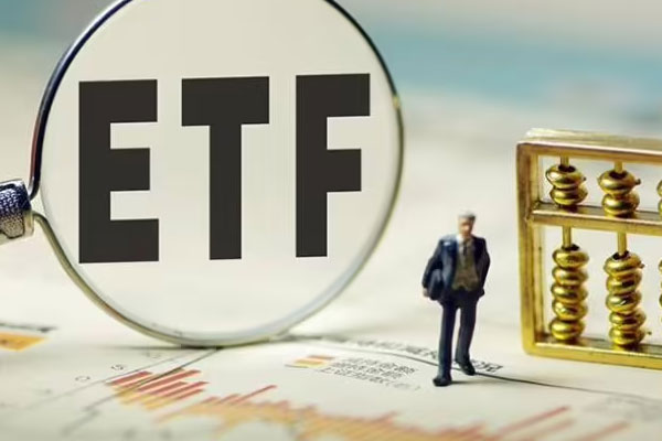 金融科技ETF逆势翻红，早盘成交额突破1800万元